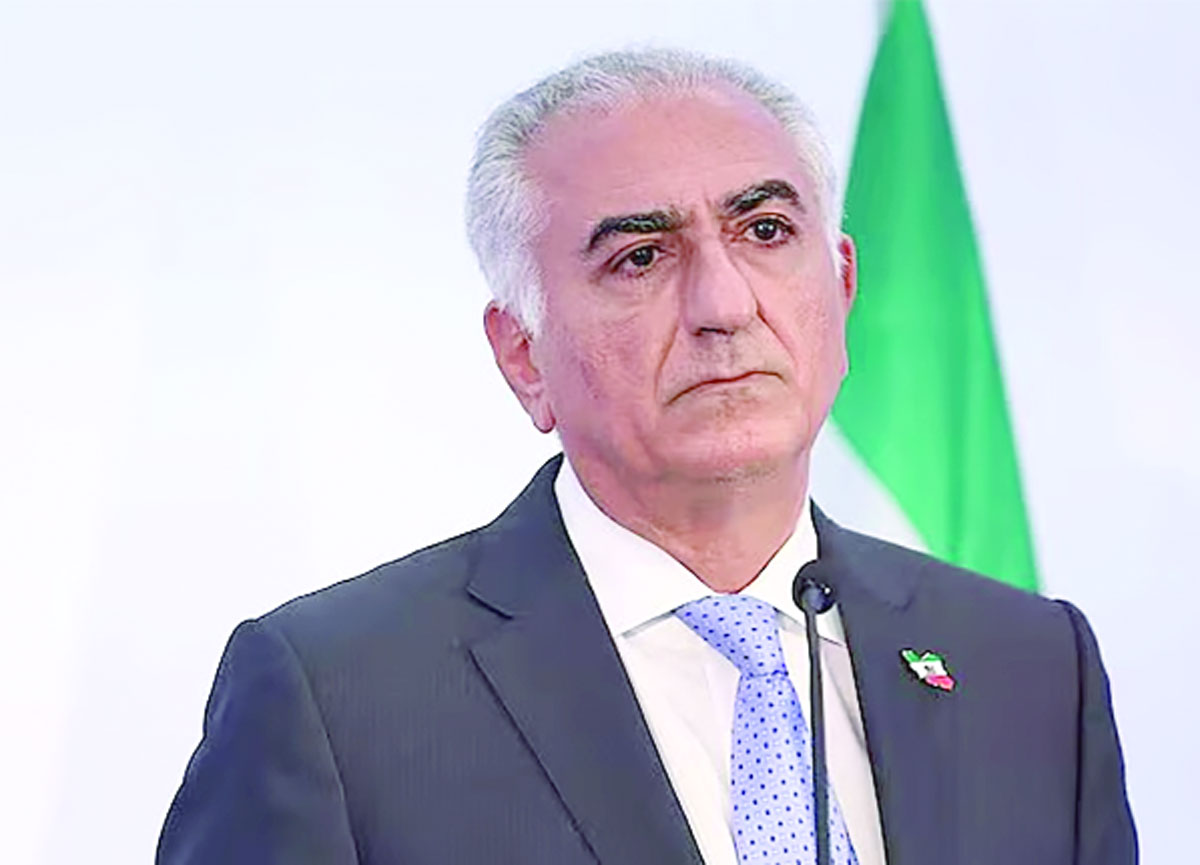 কে এই নির্বাসিত রাজপুত্র রেজা পাহলভি?